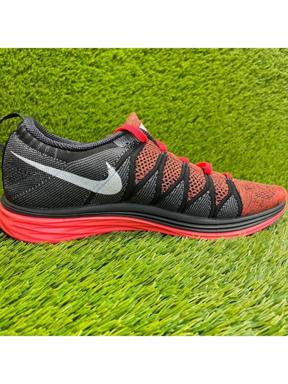 Nike Flyknit Lunar 2 Mens Size 10 Crimson Black Running Training Shoes Sneakers